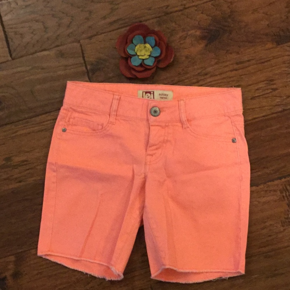 L.e.i. Short